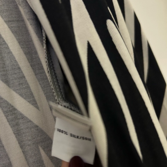 DVF 100% SILK - Classic WRAP DRESS - Picture 4 of 7